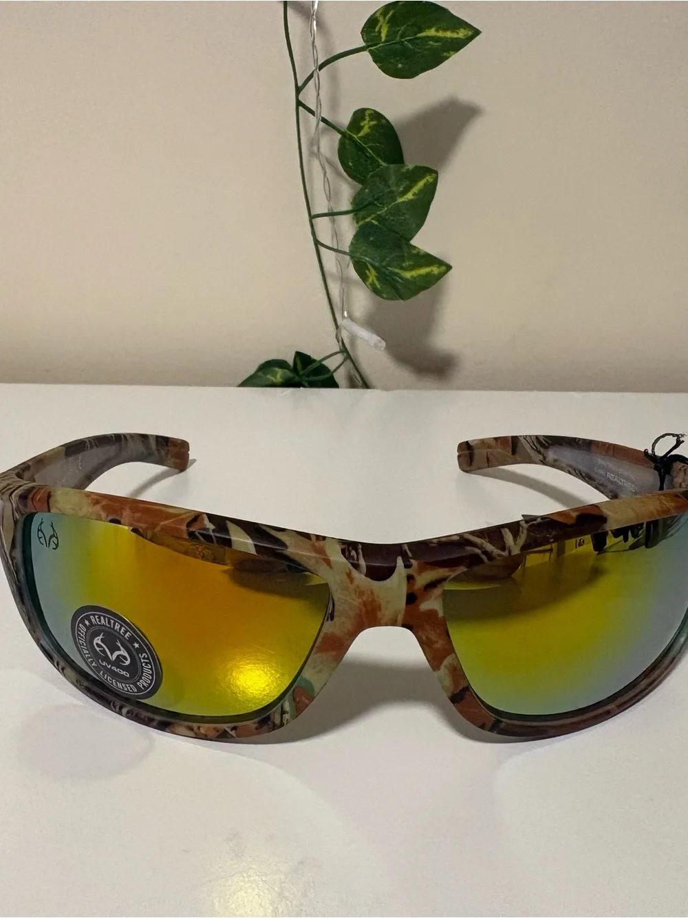 Realtree Camo Wrap Sunglasses with Green-Gold Mirrored Lenses